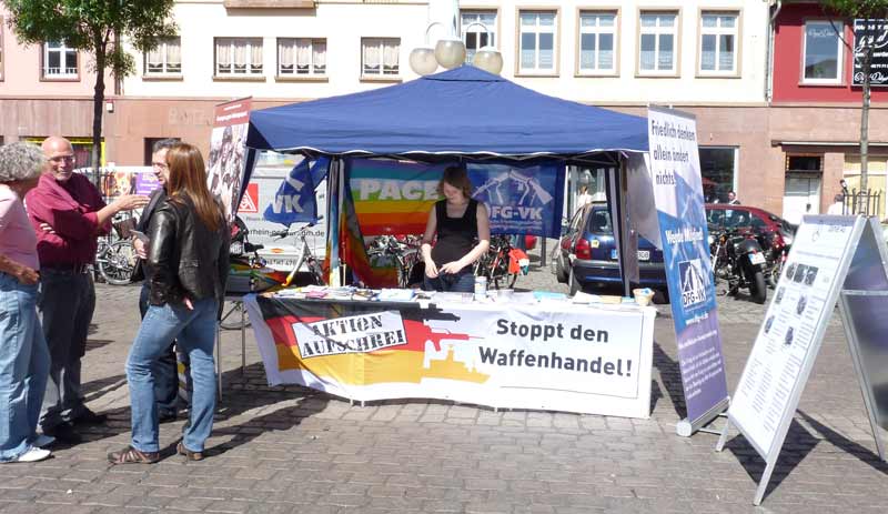 Friedensplenum Mannheim bei der DGB-Maikundgebung am 1. Mai 2012 auf dem Marktplatz