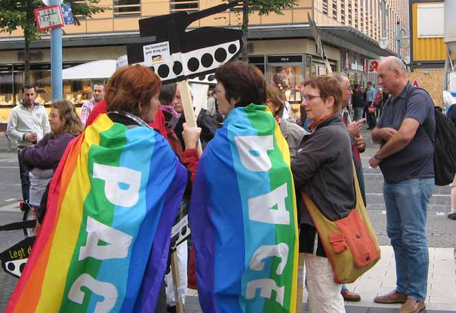 Teilnehmerinne an der am Antikriegstag 2012 in Mannheim