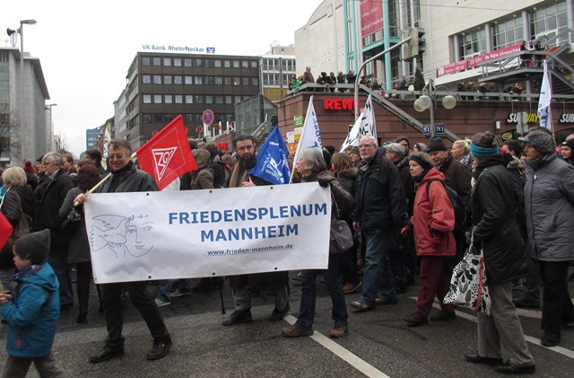 DFG-VK und Friedensplenum Mannheim bei der Demo 