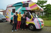 Das Friedensmobil sammelt Unterschriften für die Kampagne www.20millionen-mehr-vom-militaer.de