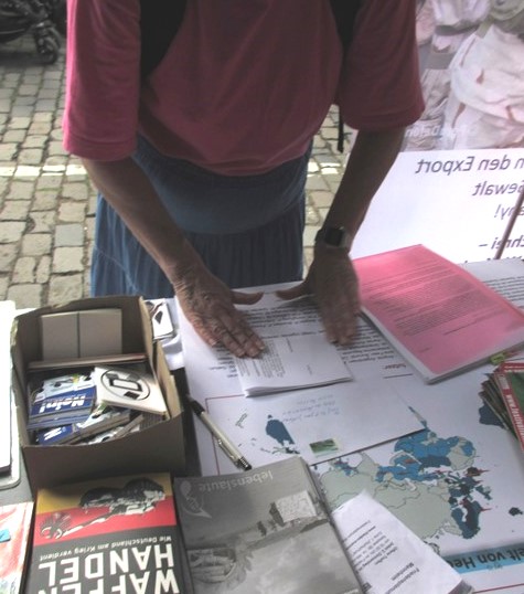 Jemand hat einen Brief an einen Bundestagsabgeordneten unterschrieben